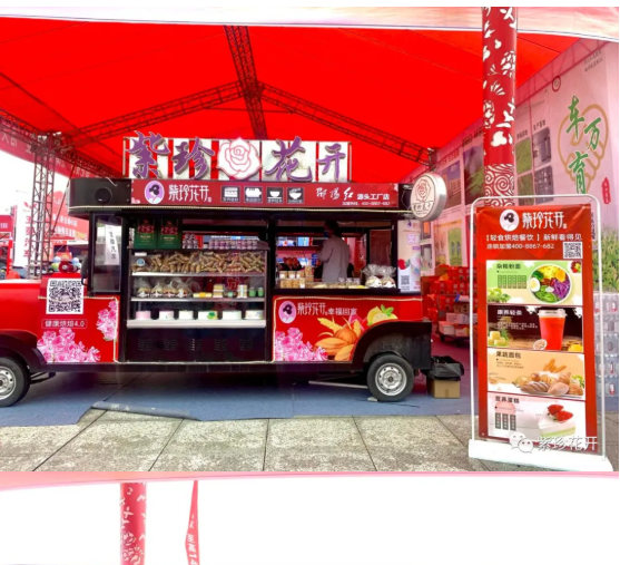 快來看?。?！??邵陽車展上開來了一輛造型獨(dú)特的電車