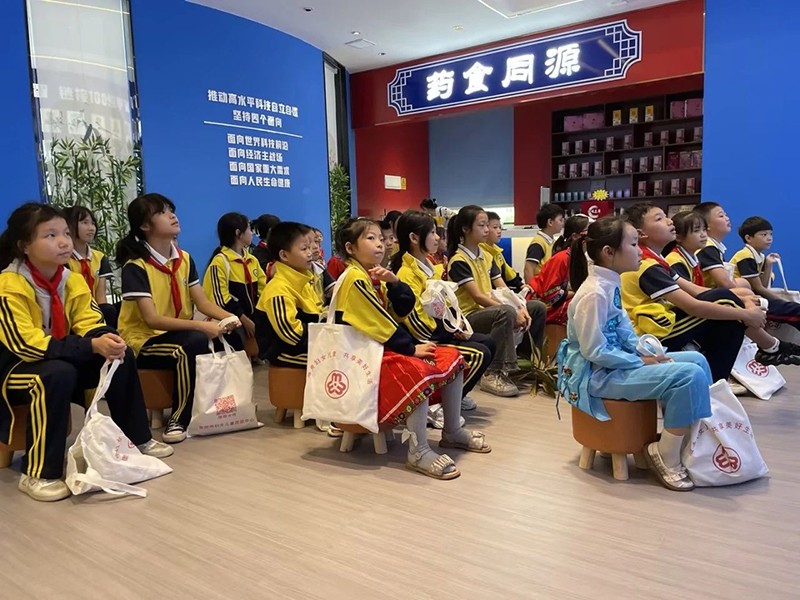 邵陽市五里牌小學(xué)“民族團(tuán)結(jié)話中秋”活動在玖味中醫(yī)藥膳研學(xué)實(shí)踐教育基地順利舉行