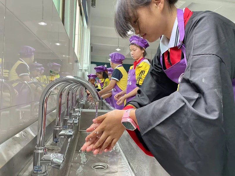 邵陽市五里牌小學(xué)“民族團(tuán)結(jié)話中秋”活動在玖味中醫(yī)藥膳研學(xué)實(shí)踐教育基地順利舉行