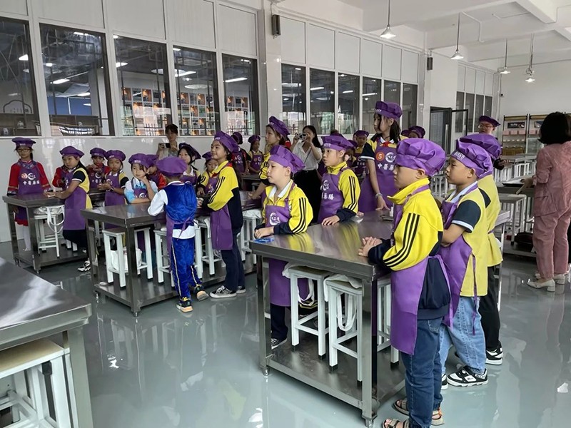 邵陽市五里牌小學(xué)“民族團(tuán)結(jié)話中秋”活動在玖味中醫(yī)藥膳研學(xué)實(shí)踐教育基地順利舉行