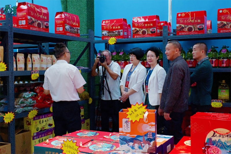 “邵陽(yáng)紅”中醫(yī)藥膳科普教育研學(xué)基地在天香生物產(chǎn)業(yè)園啟動(dòng)