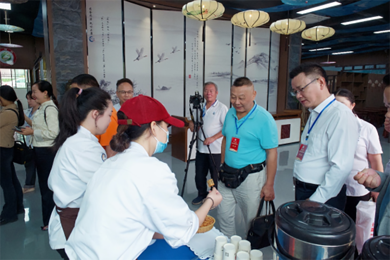 “邵陽(yáng)紅”中醫(yī)藥膳科普教育研學(xué)基地在天香生物產(chǎn)業(yè)園啟動(dòng)