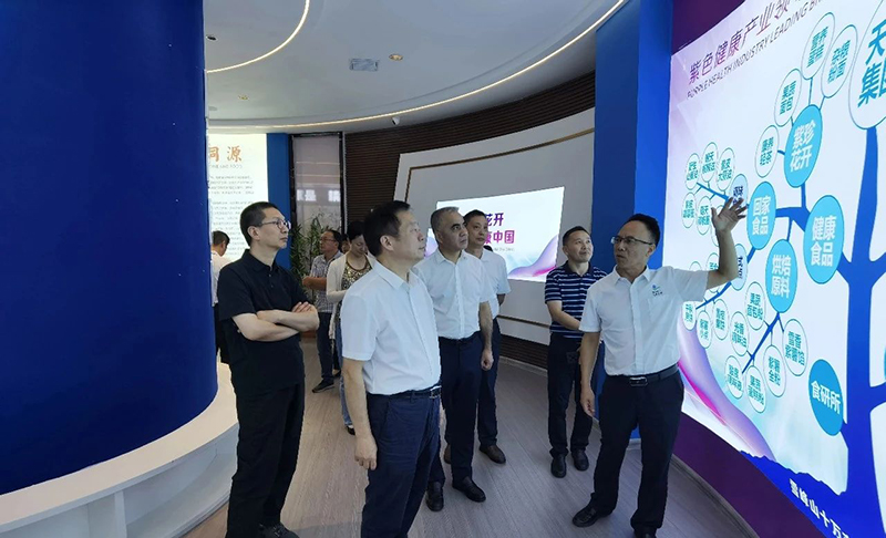 省政協(xié)農(nóng)業(yè)農(nóng)村委領(lǐng)導(dǎo)與邵陽(yáng)市政協(xié)相關(guān)領(lǐng)導(dǎo)走訪邵陽(yáng)紅出貨倉(cāng)天香生物產(chǎn)業(yè)園