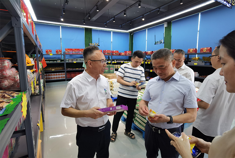 邵陽市委常委、常務(wù)副市長王永紅一行領(lǐng)導(dǎo)到邵陽紅出貨倉-天香生物產(chǎn)業(yè)園考察指導(dǎo)