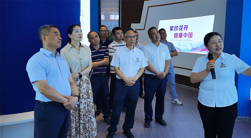 邵陽市委常委、常務(wù)副市長王永紅一行領(lǐng)導(dǎo)到邵陽紅出貨倉-天香生物產(chǎn)業(yè)園考察指導(dǎo)