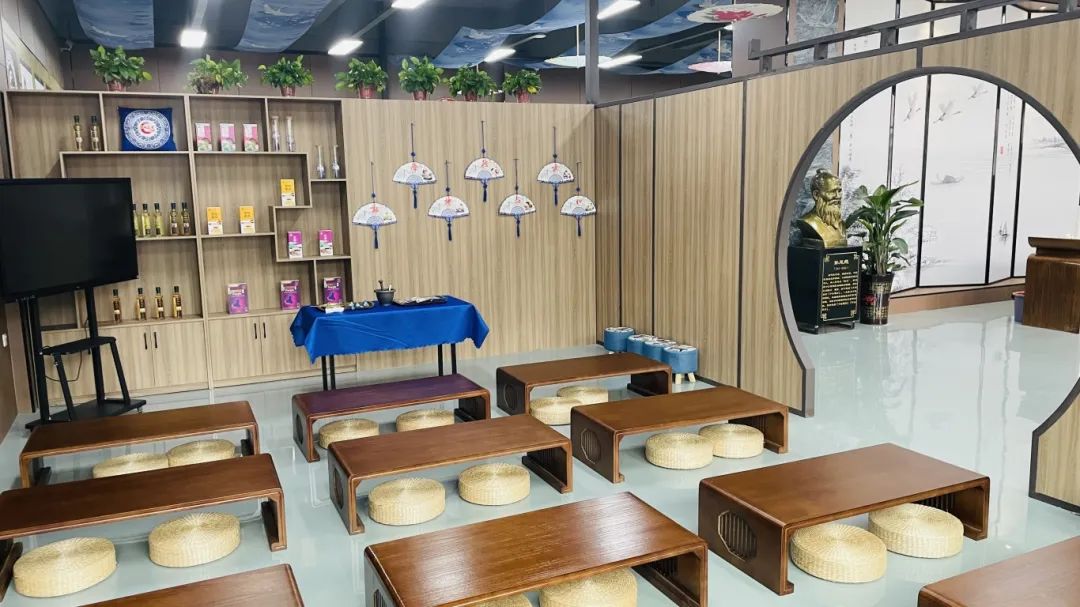 種下梧桐樹，引得鳳凰來