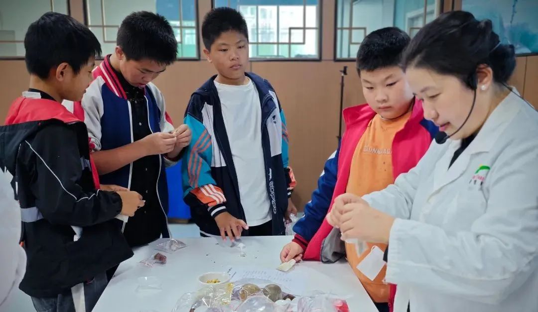 雙清區(qū)“愛心護(hù)航，助夢成長”