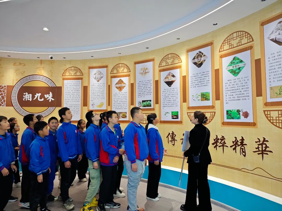 一場(chǎng)有趣的中醫(yī)藥研學(xué)活動(dòng)在湖南九味中醫(yī)藥研學(xué)實(shí)踐基地成功舉辦