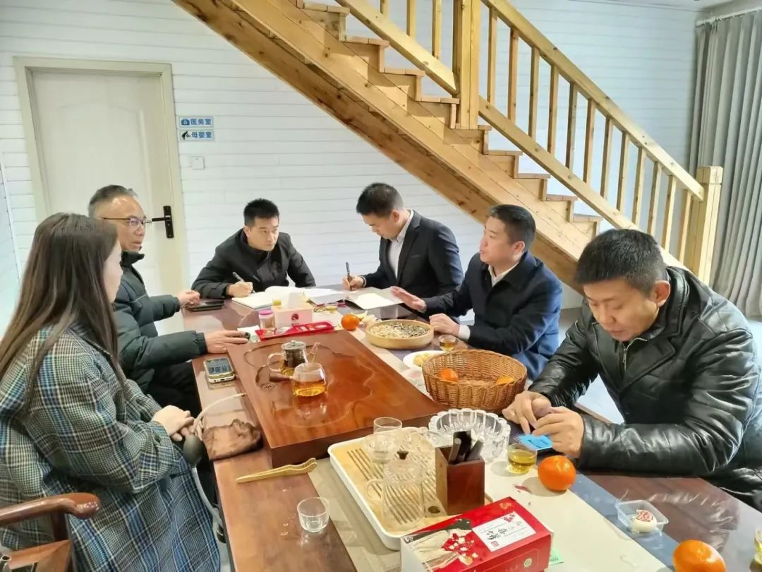 邵陽(yáng)市經(jīng)濟(jì)開(kāi)發(fā)區(qū)黨工委書(shū)記、管委會(huì)主任劉文龍一行到天香生物走訪調(diào)研